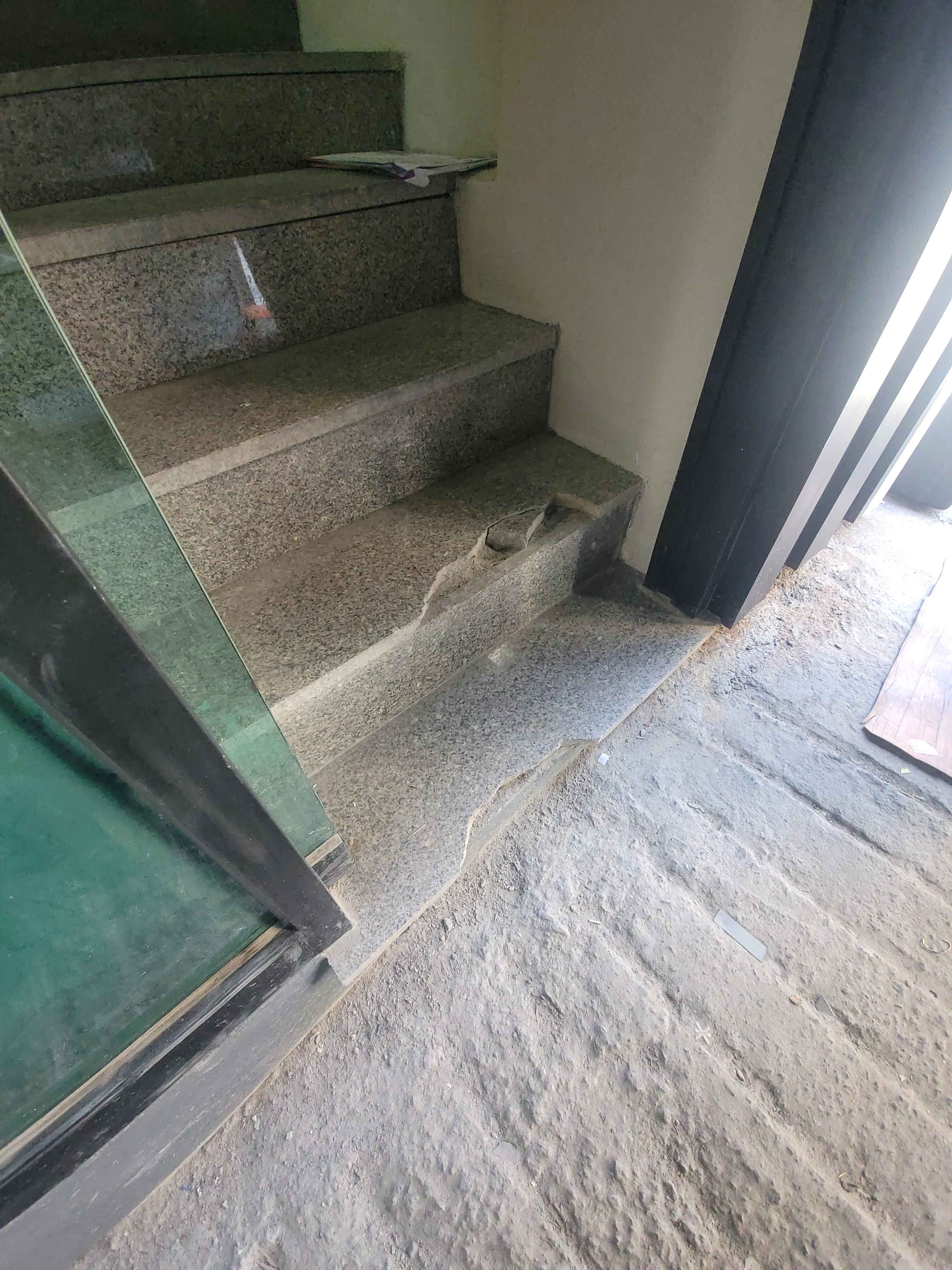 상가외벽대리석교체 시공 전 08