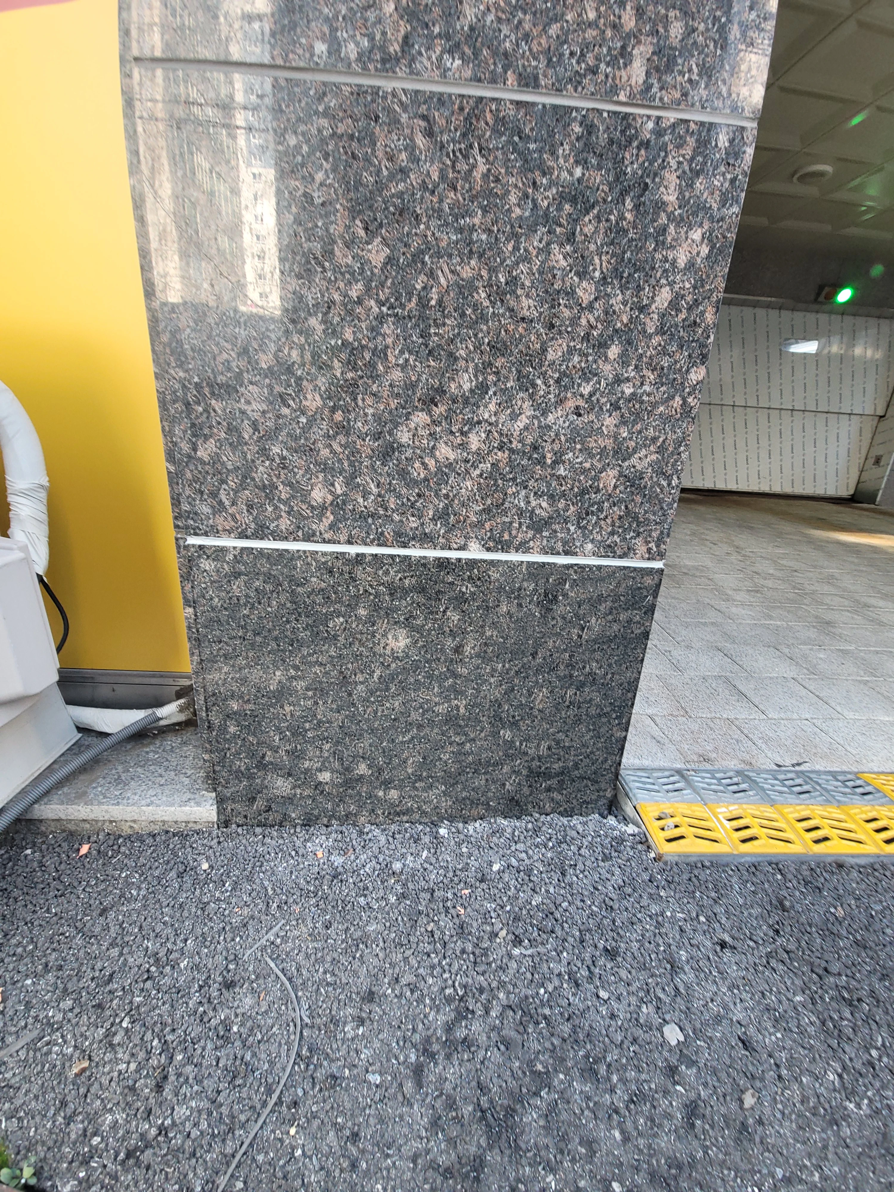 화강석 외벽 교체 완료