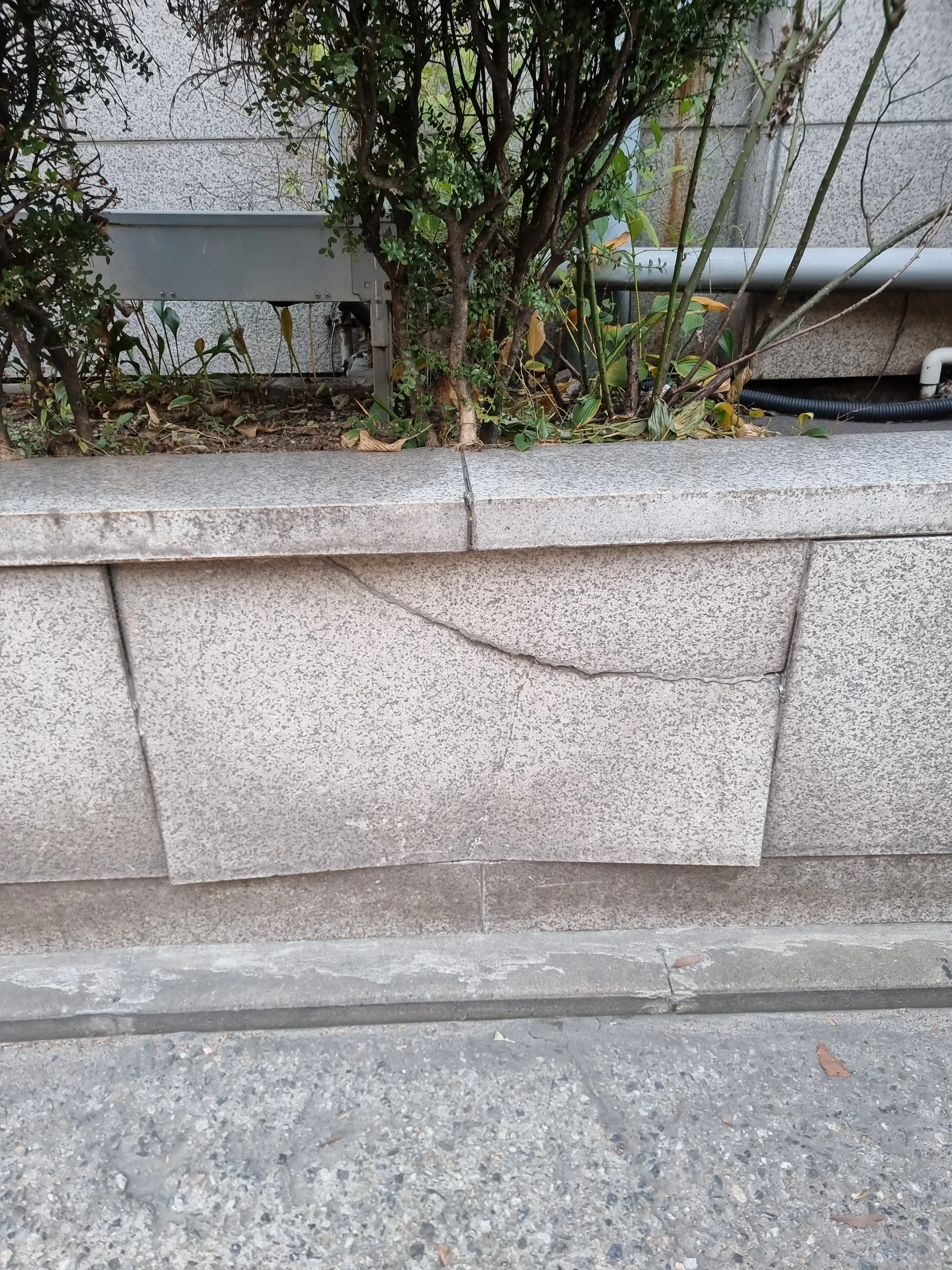 화강석 균열 상태