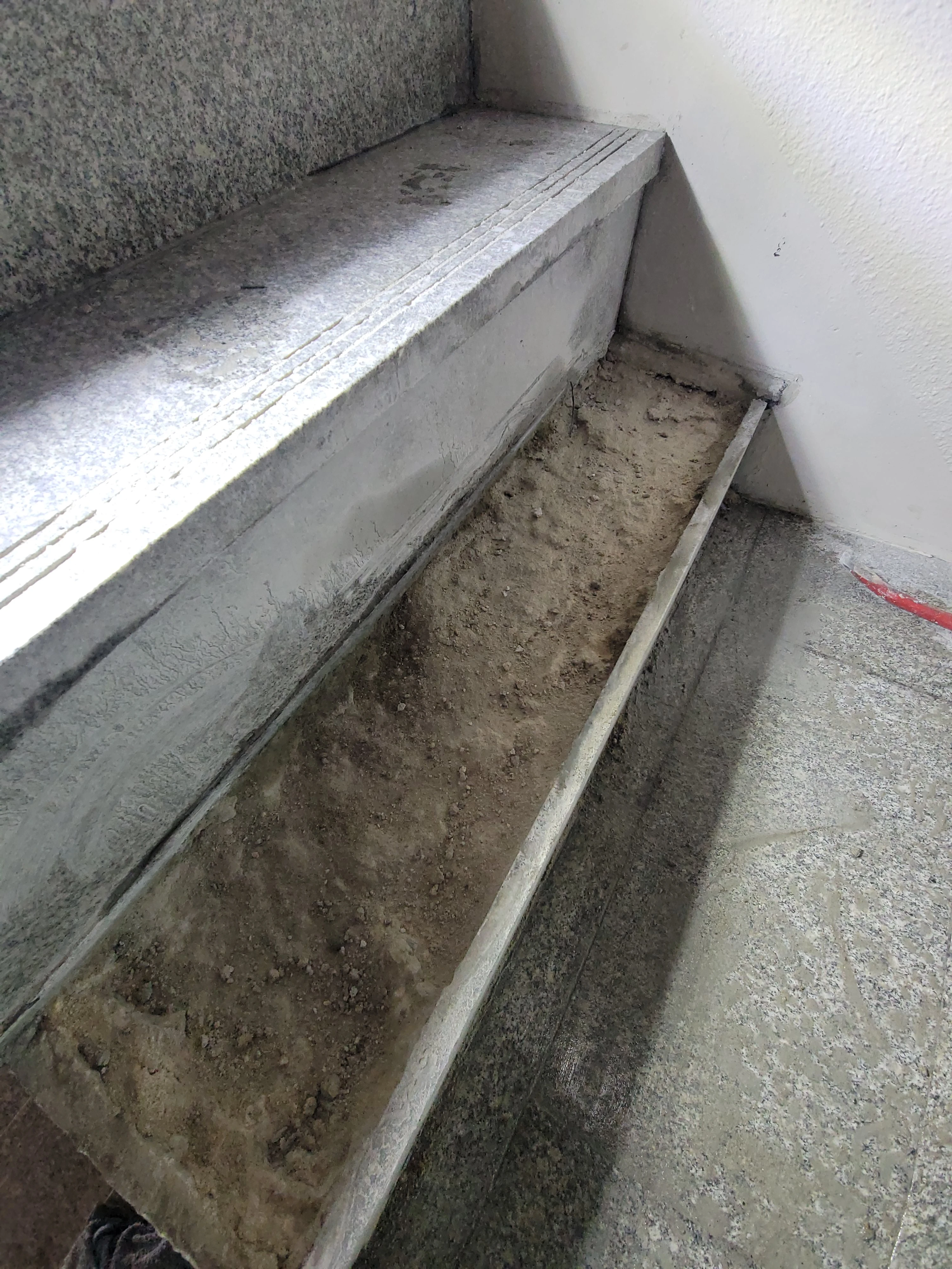 계단 석재 교체 전